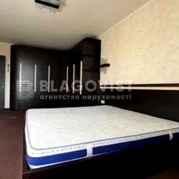 Дмитрівська вул., 2