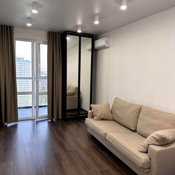 Воскресенська вул., 18