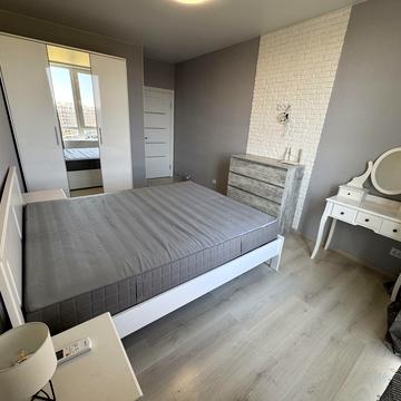 Яблунева вул., 11