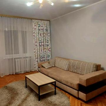 Лабораторна вул., 15