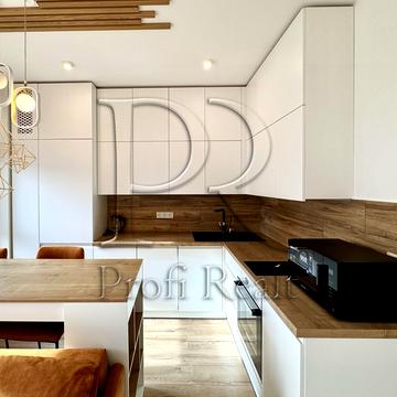 Салютна вул., 2к1