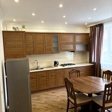 Довгострокова оренда квартири по вул. Пекарській у Львові