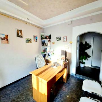 Продам 2к в самому центрі міста