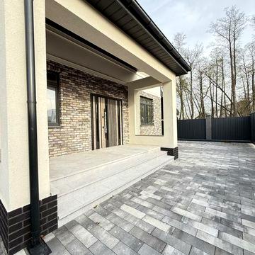 Будинок збудований з любовю на закритій території. Ірпінь