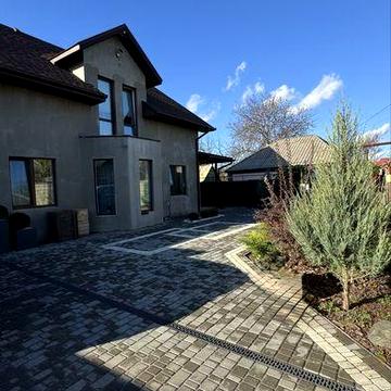 Будинок у місті , воронівка