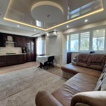 Терещенківська вул. (Червоного Козацтва), 2