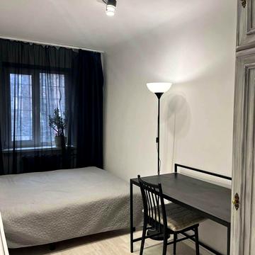 Єреванська вул., 4