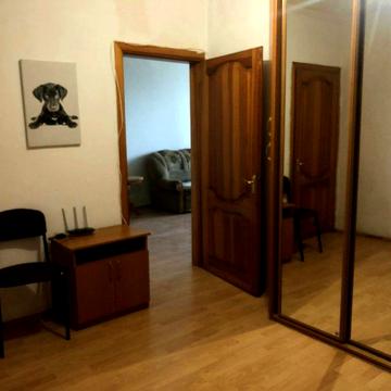 Простора 3-кымнатна квартира 75 м² вул. Академіка Заболотного 4