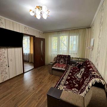 Свободна!Уютная трешка в р-не алмазный!Возможно заселение с животными!