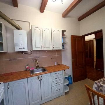 метро Нивки 5 хв.пішки.