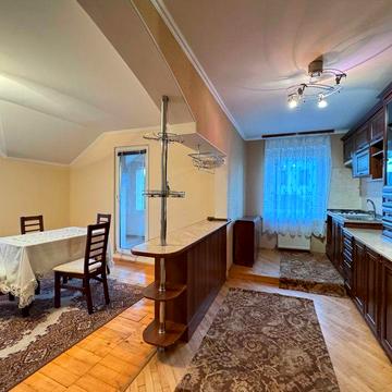 Оренда півособняк , три кімнати Українських Декабристів , вхід окремий