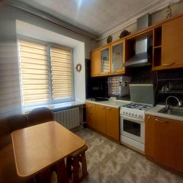 2к сталінка , Соломянка, Севастопольська пл