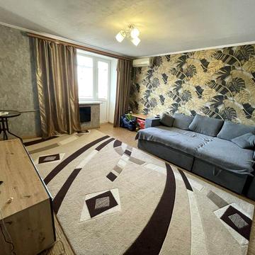 Продам 2-х комнатную  ЦНАП Черемушки м. Камянське