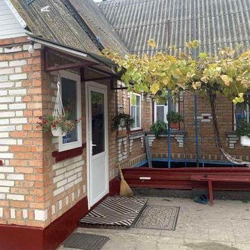 Будинок в селі Байківка-заходь та живи.