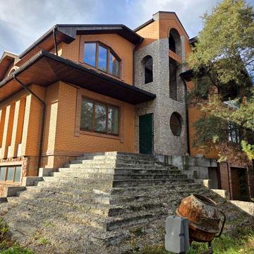 Продам дім добротний в тихому місці