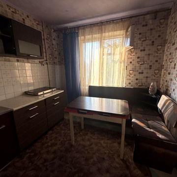 Сдается 2-комнатная квартира на левом берегу 1 мкр