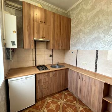 Олександра Кутузакія вул. (Ленінградська), 45