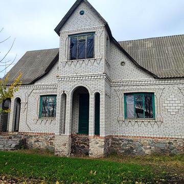 Продам будинок  із літньою кухнею та ділянкою 35 соток, Савинці.