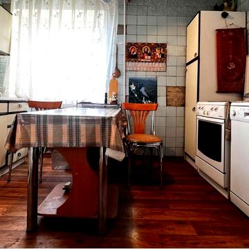 Продам 2-комнатную квартиру м. Дворец Спорта