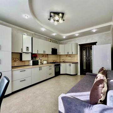 Двірська вул., 18