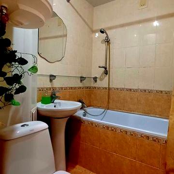 Простора 3-кімнатна квартира з окремими кімнатами