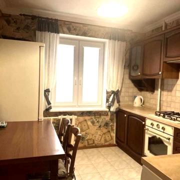 Небесної Сотні просп. (Маршала Жукова), 3/2