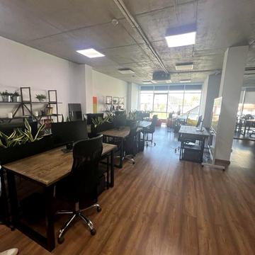 Угорська, 12