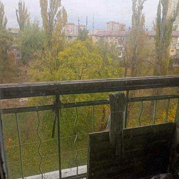 Продаж 3кім.кв по вул Будівельників 18,до метро 2 зупинки.