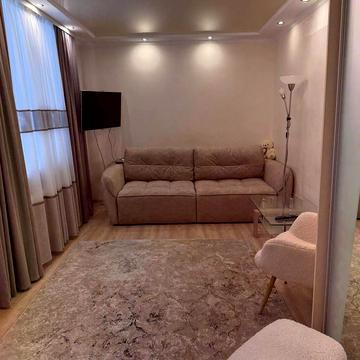 Юрія Поправки вул. (Миколи Лебедєва), 14