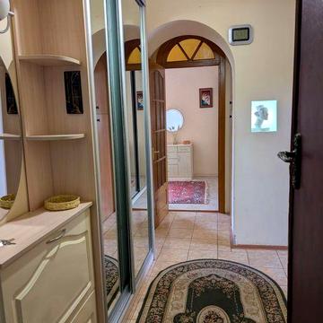 Двохкімнатна типу "сталінка" в Центрі