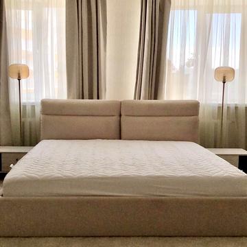 Анни Ахматової вул., 13-Д