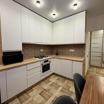 Героїв Небесної Сотні просп., 26/8