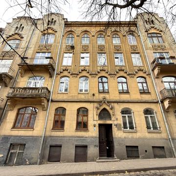 Максима Кривоноса вул., 37