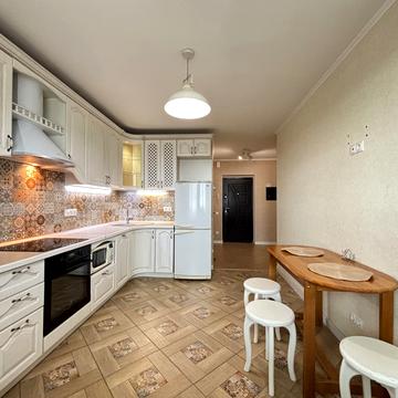 Смілянська вул., 15