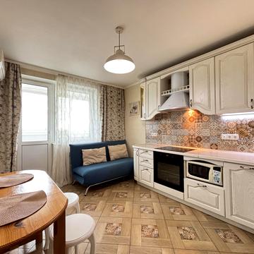 Смілянська вул., 15