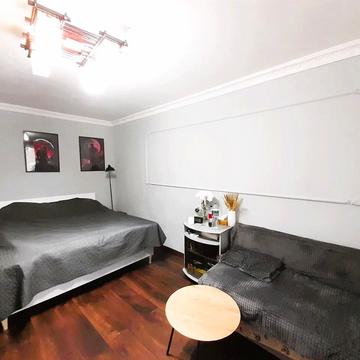 Тролейбусна вул., 13