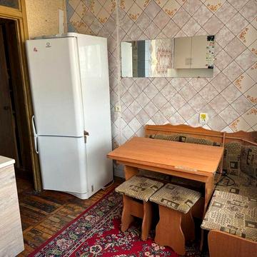 Пропонуємо вам 3х кімнатну квартиру з косметичним ремонтом!