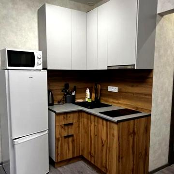 Дніпровська набережна вул., 18