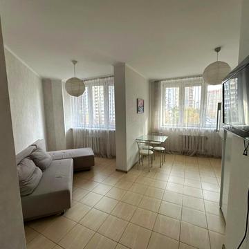 Анни Ахматової вул., 30