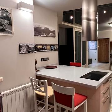 Миколи Ушакова вул., 1-Б