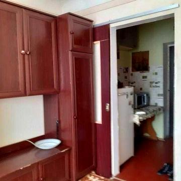 Продам 1к.гостинку с удобствами на Одесской