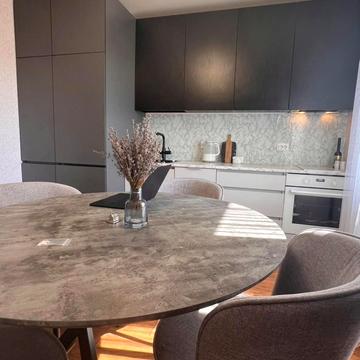 Академіка Глушкова просп., 9-Є