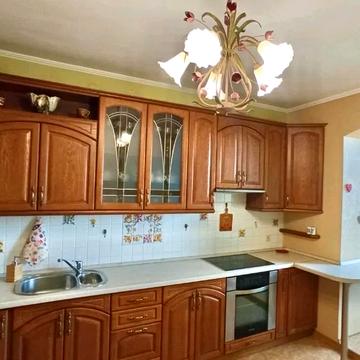 Гетьмана Кирила Розумовського вул. (Миколи Краснова), 19