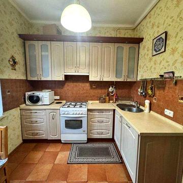 Оренда 3к Центр Жилянська 45 Метро