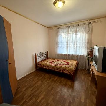 Небесної Сотні просп. (Маршала Жукова), 77