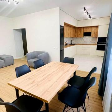 Пасічна вул., 38