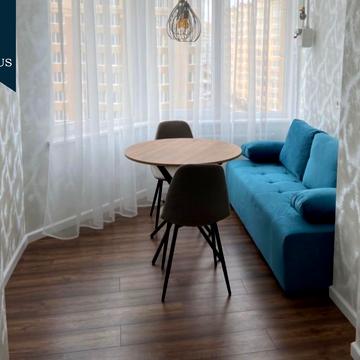 Миру вул., 30