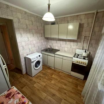 Академіка Корольова вул., 34/1