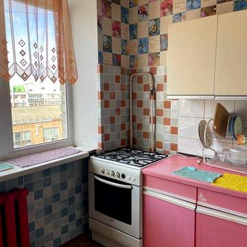 Метро Тараса Шевченка- 4 хв. пішки. вул. Оболонська,23/48