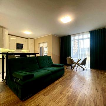 Вячеслава Чорновола просп. (), 16